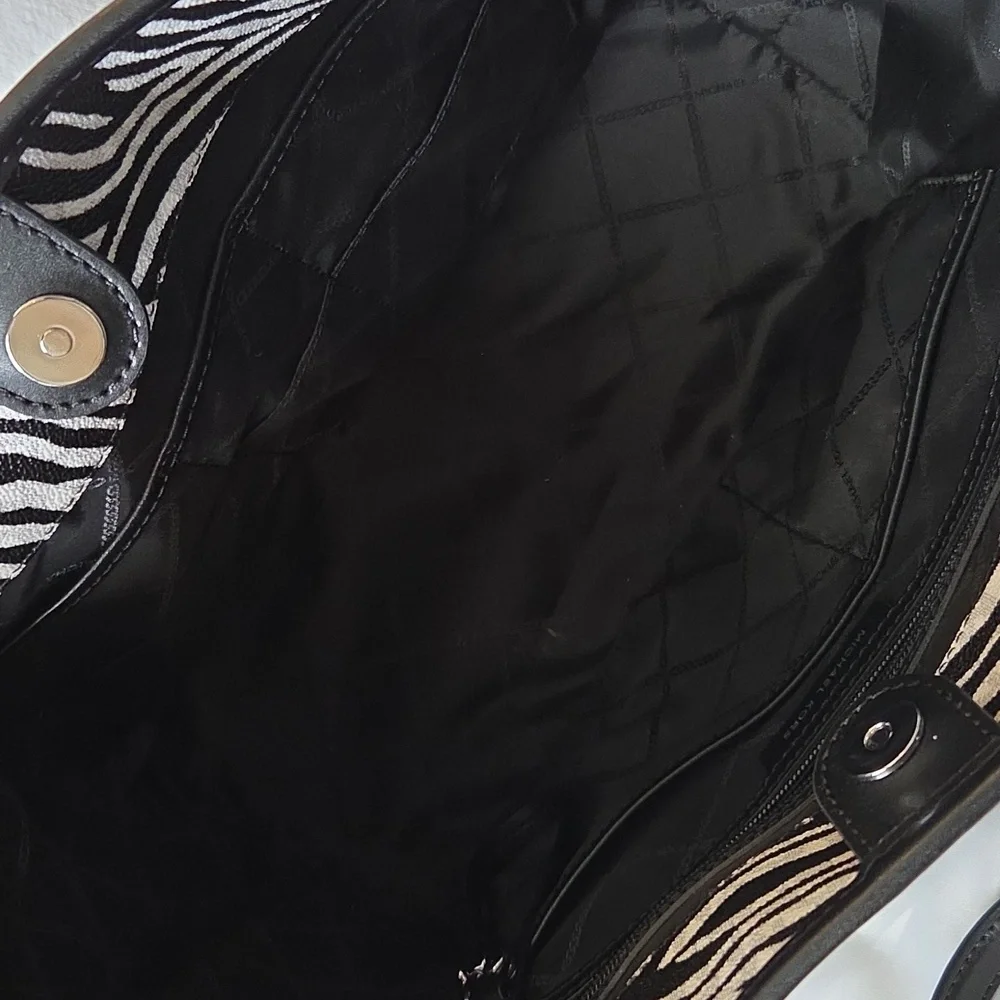 Michael Kors Carter Lg Tote Bag - Picture 4 of 4